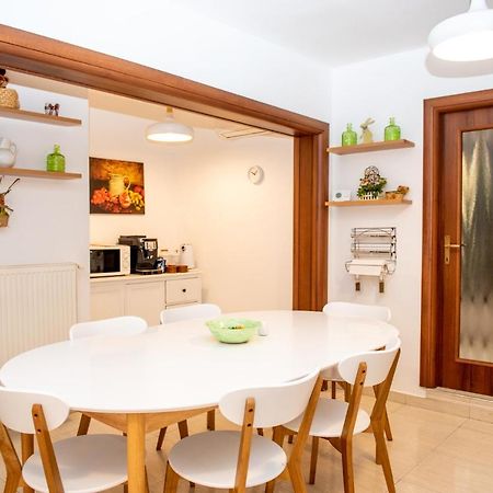 Classic Apartment Near The City Center Cluj-Napoca Esterno foto