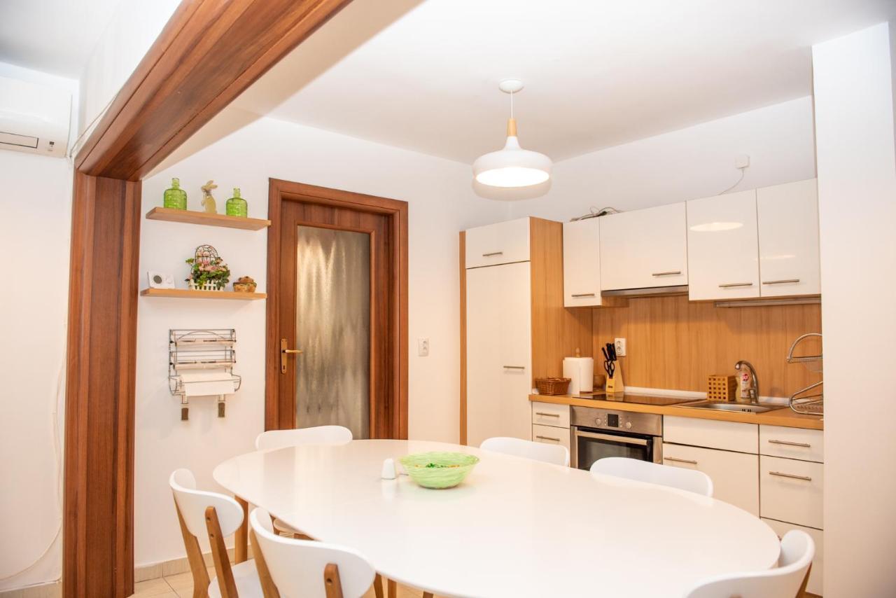 Classic Apartment Near The City Center Cluj-Napoca Esterno foto