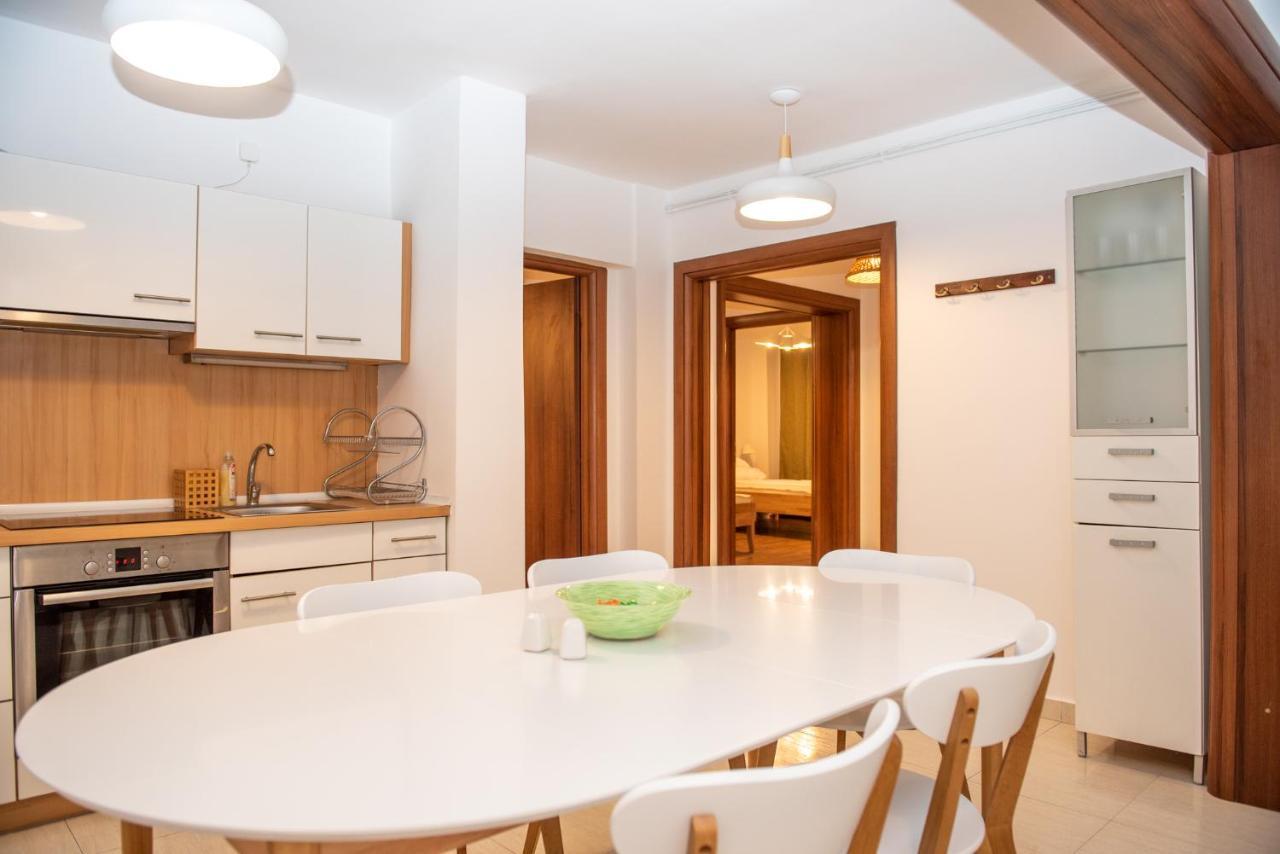 Classic Apartment Near The City Center Cluj-Napoca Esterno foto