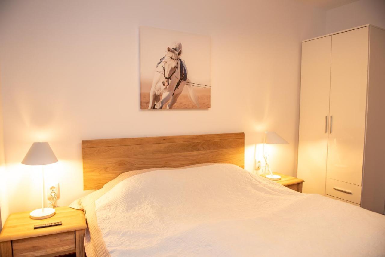 Classic Apartment Near The City Center Cluj-Napoca Esterno foto
