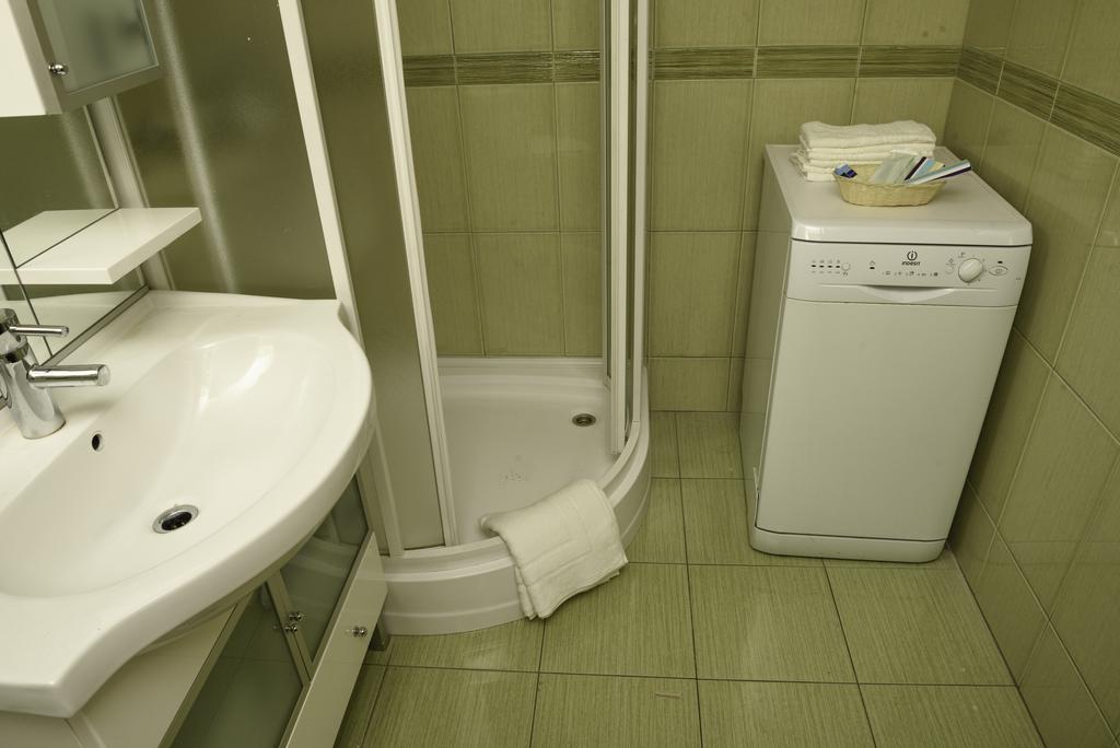 Classic Apartment Near The City Center Cluj-Napoca Esterno foto
